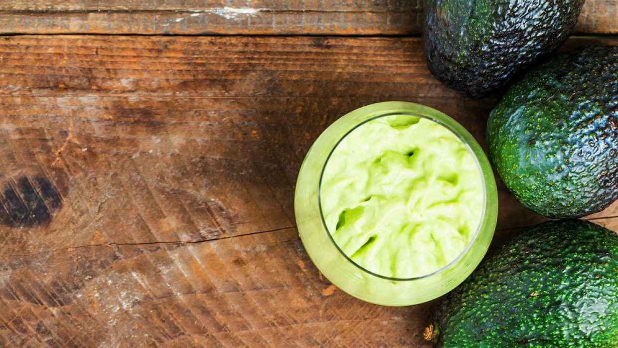 Crema di avocado con kefir di latte o soia