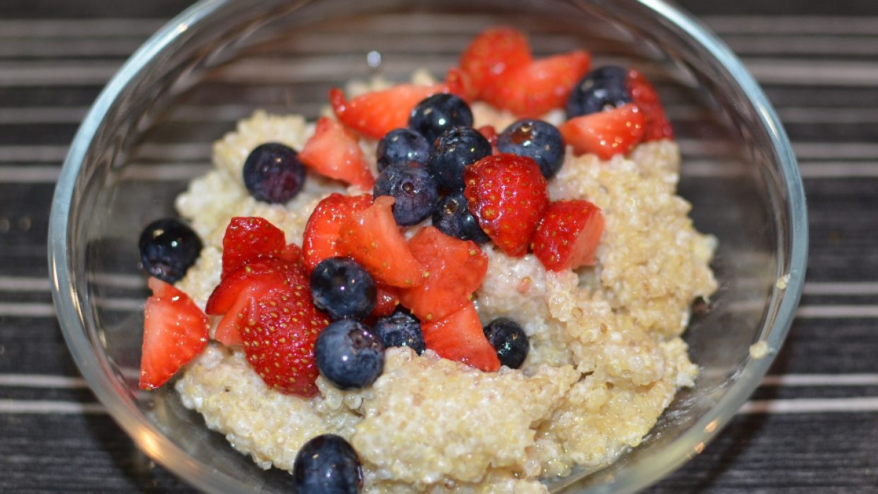 Overnight Porridge di kefir di latte con quinoa