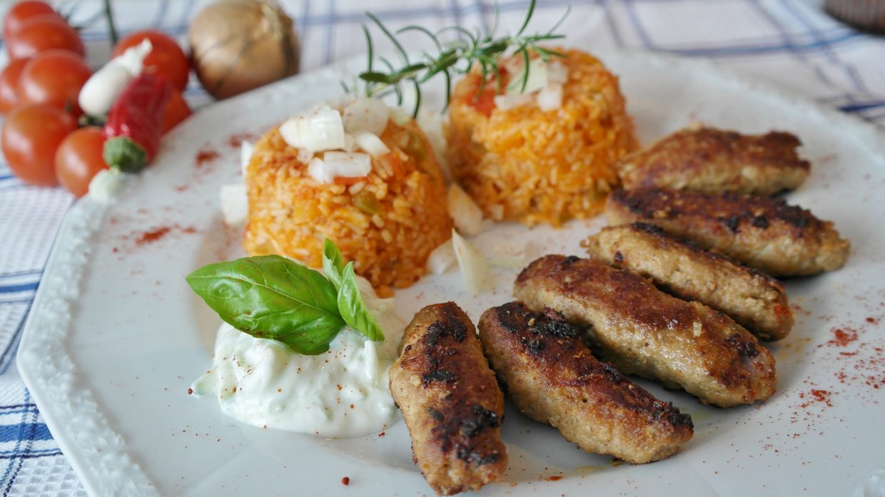 ćevapčići con formaggio di kefir