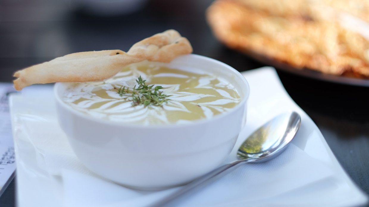 Crema di piselli con latte di cocco e kefir