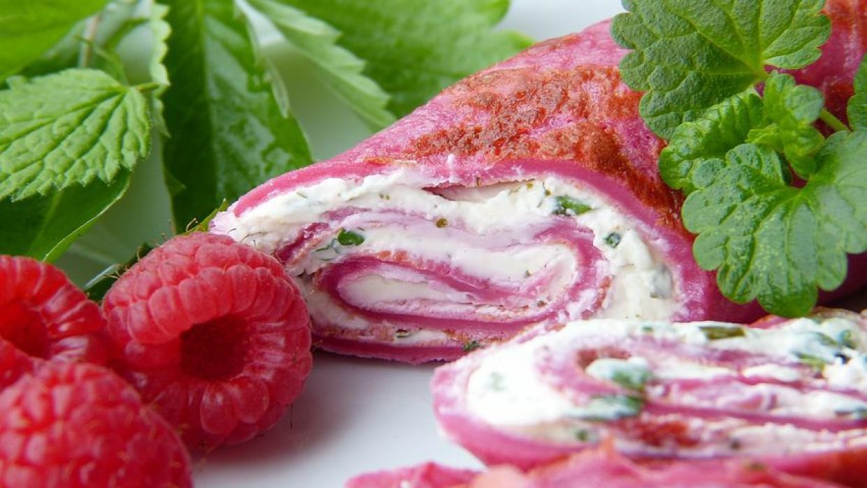 Crepes ai lamponi ripiene di kefir di latte