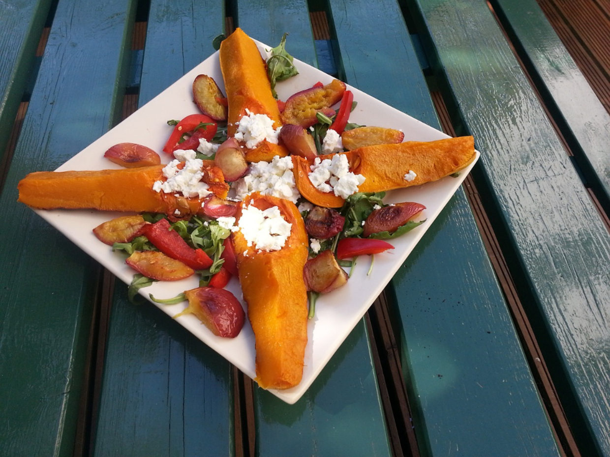Zucca al forno con verdure e ricotta di kefir di latte