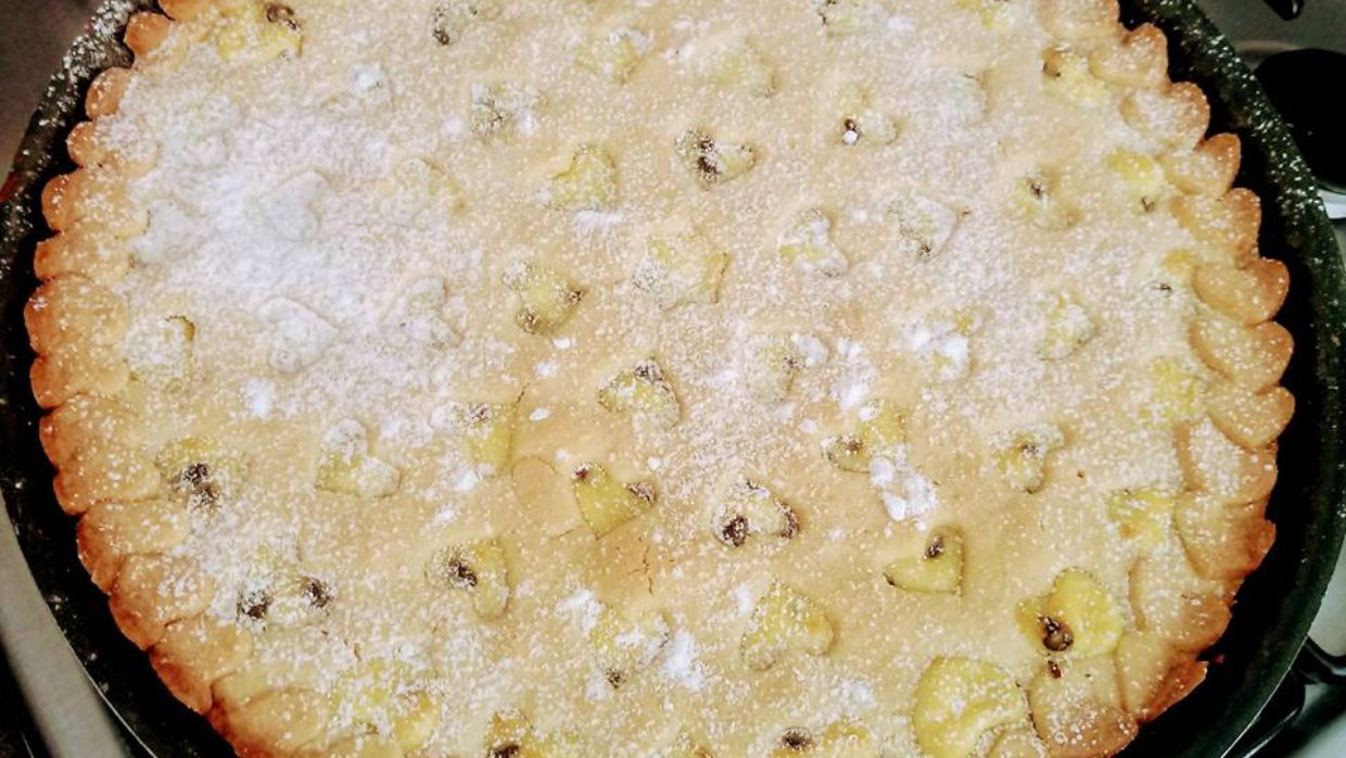 Crostata con kefir di latte ripiena di ricotta di kefir