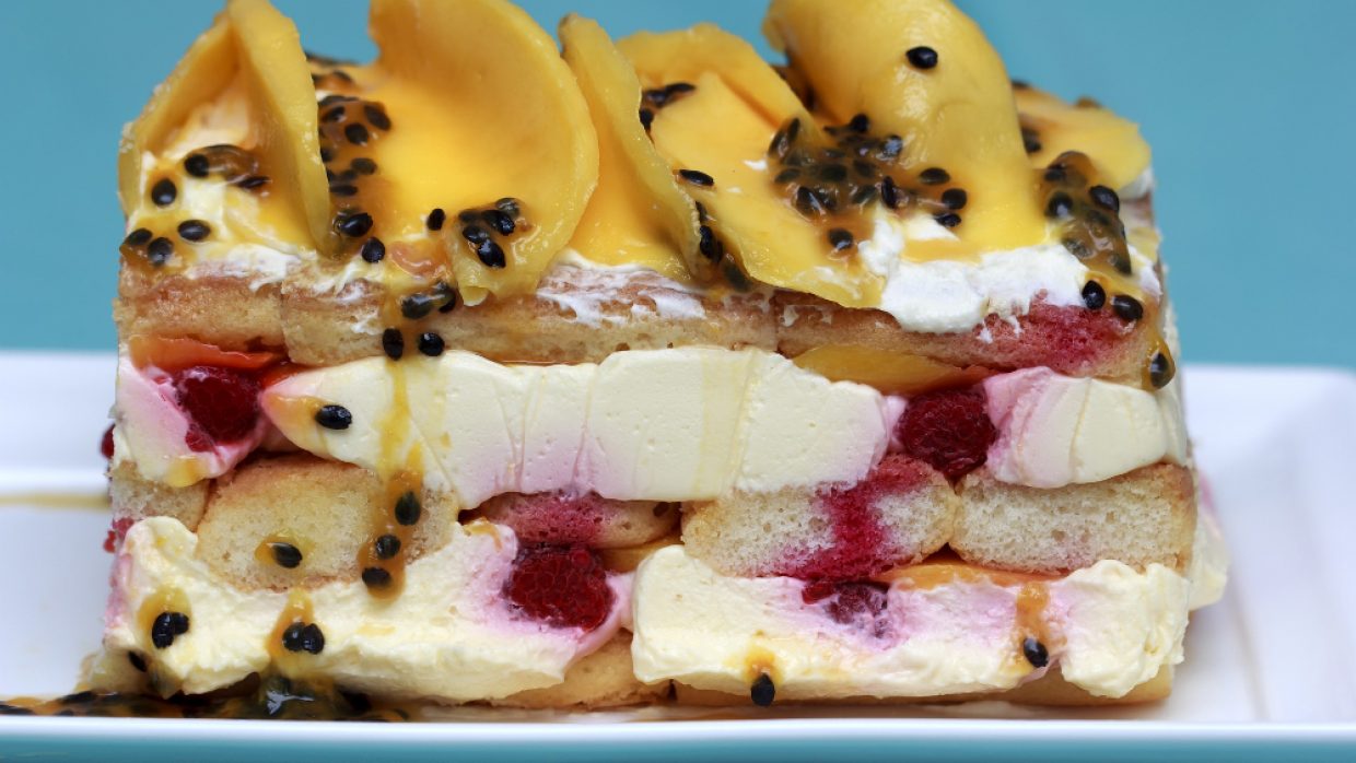 Tiramisù al kefir di latte e cachi