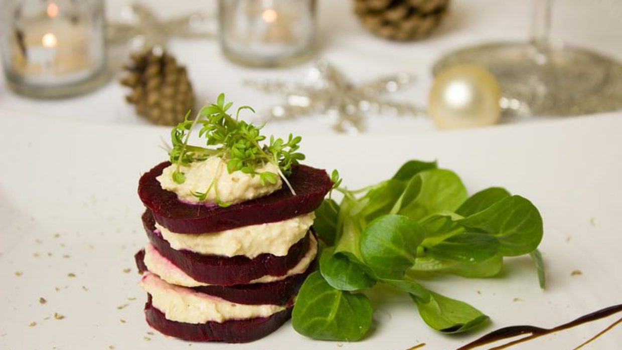 Hummus di legumi e kefir con barbabietole