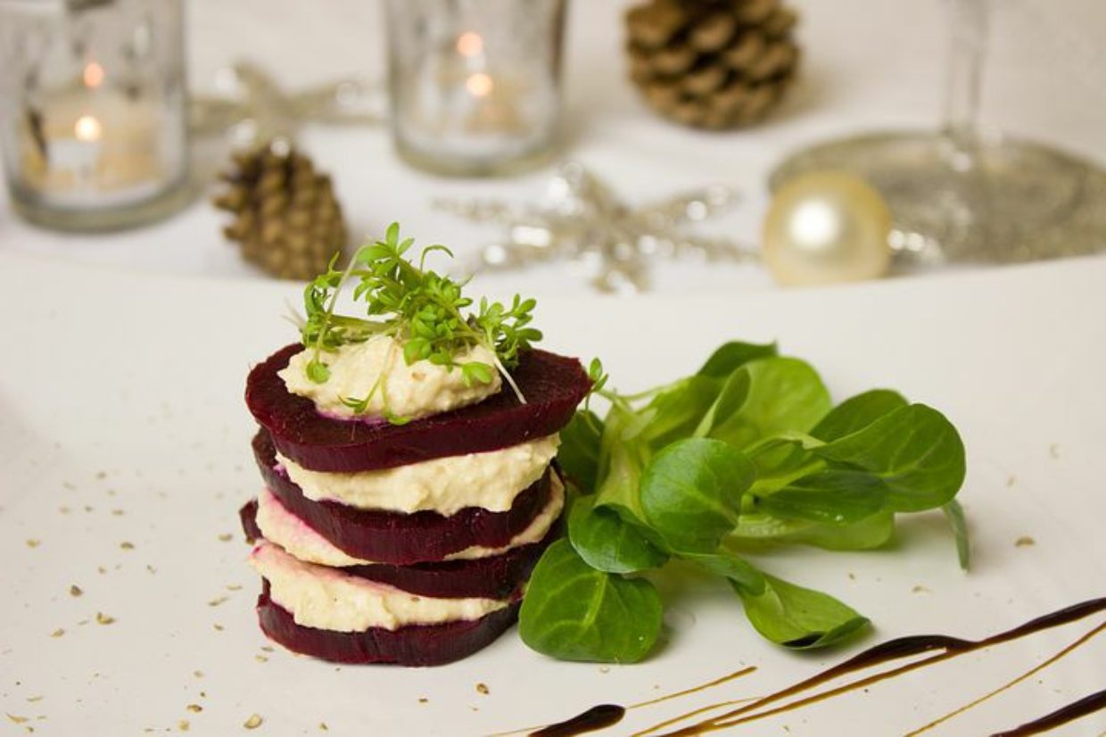 Hummus di legumi e kefir con barbabietole